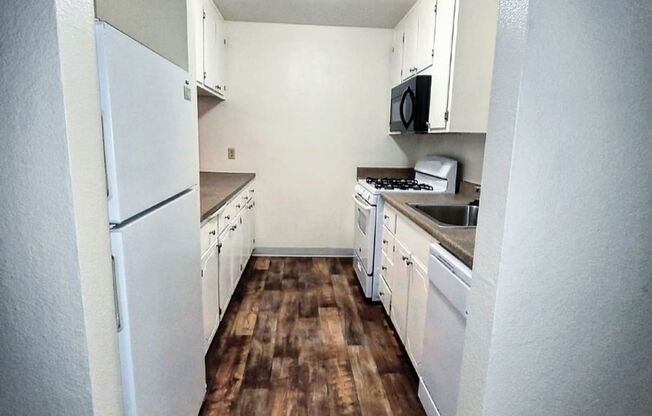 2 beds, 2 baths, 988 sqft, $2,175, Unit 122