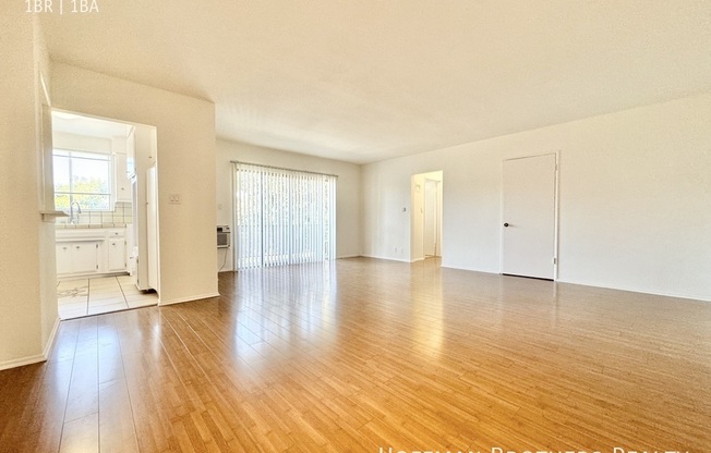 242 S DOHENY DR