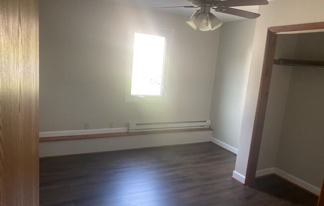 2 beds, 1 bath, $850, Unit #3