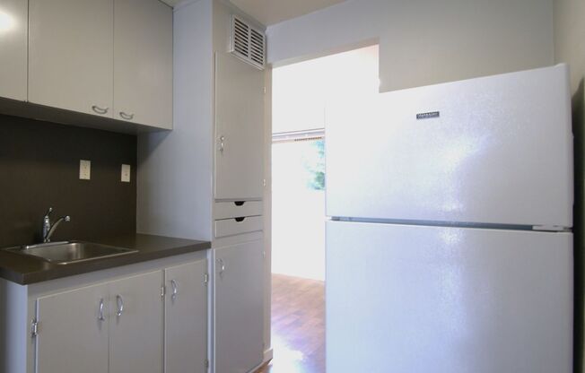 1 bed, 1 bath, 350 sqft, $1,195, Unit 208
