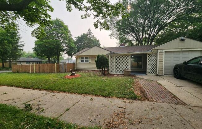 3 Bdr Large Single Family House in a Nice Neighborhood - Available NOW