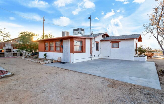 2 Bedroom 1 Bath - Furnished Hilltop Home - Free Internet
