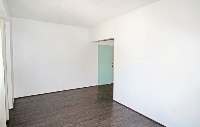 2bed/1 bath walking distance to BART! FREE laundry! ONE MONTH FREE!