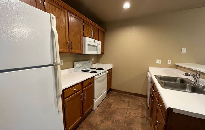 Great Condo Near Campus West