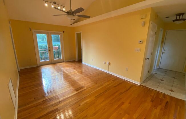 2 Bedroom 1 Bath Carriage House in Historic Orlando for RENT!
