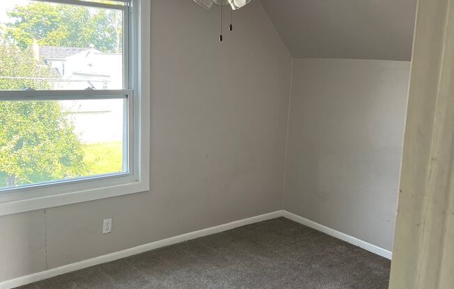 2 beds, 1 bath, $1,300