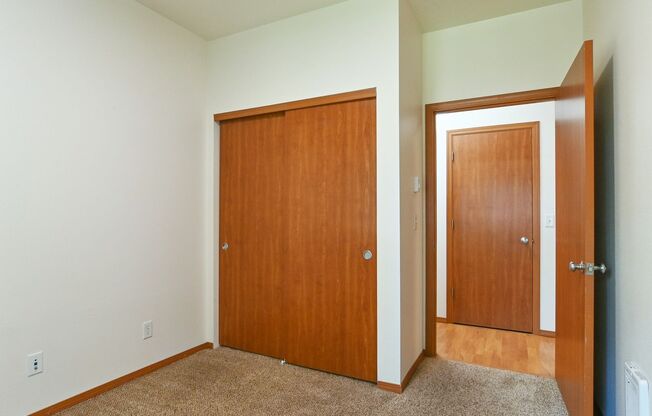 3 beds, 2 baths, $2,400, Unit 201