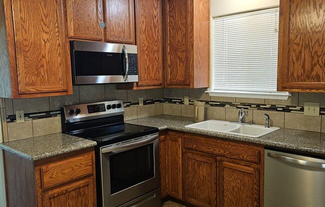 Charming 2 Bedroom 2 Bath Home Near Downtown Modesto