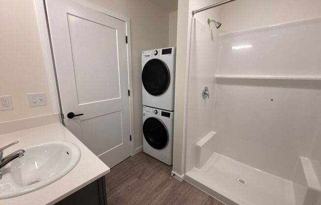 Studio, 1 bath, 398 sqft, $1,325, Unit 404