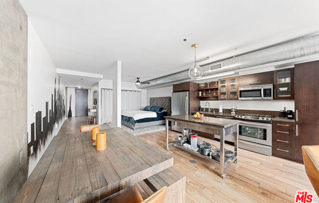 1 bed, 1 bath, 950 sqft, $3,150, Unit 1111