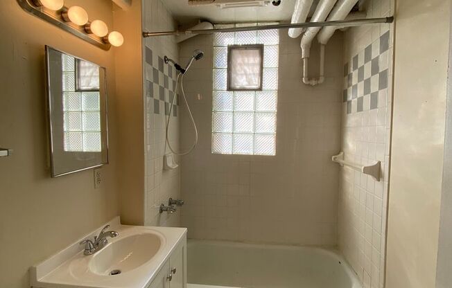 1318-20 Van Buren
