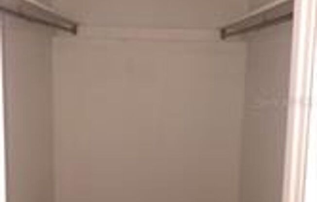 2 beds, 1 bath, 897 sqft, $1,300, Unit "B"