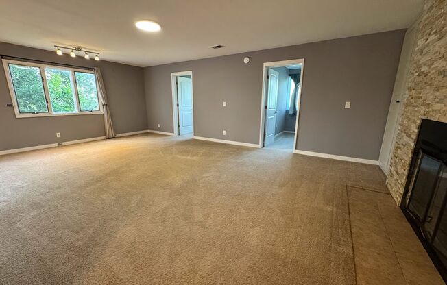 Bright & Beautiful 4-bed, 2-bath Home in South Boulder - Available Now!