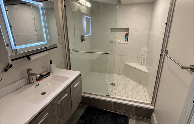 4 ROBIN HOOD RD
