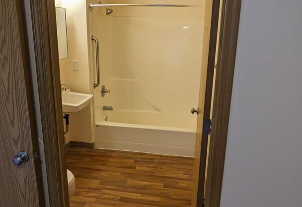 1 bed, 1 bath, 650 sqft, $1,325, Unit 05