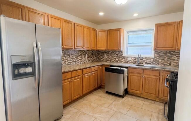 3 beds, 1 bath, 2,174 sqft, $3,700