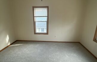 2 beds, 1 bath, 760 sqft, $950, Unit Unit UP