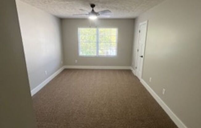 3 beds, 2.5 baths, 1,350 sqft, $1,450, Unit 1462 West Rockcrest Drive