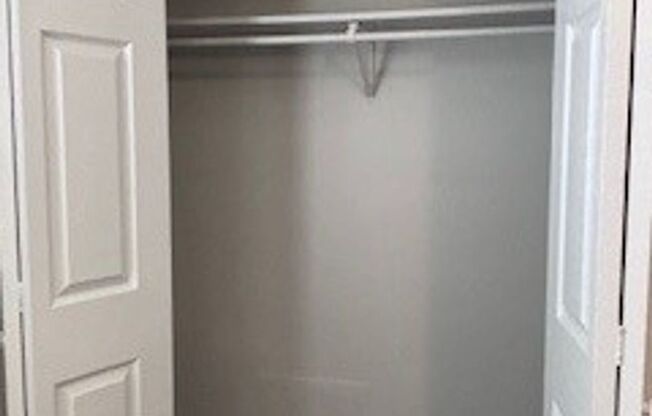 2 beds, 1 bath, 873 sqft, $1,120, Unit 02-0202