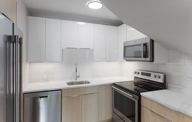 1 bed, 1.5 baths, 667 sqft, $2,400, Unit 6G