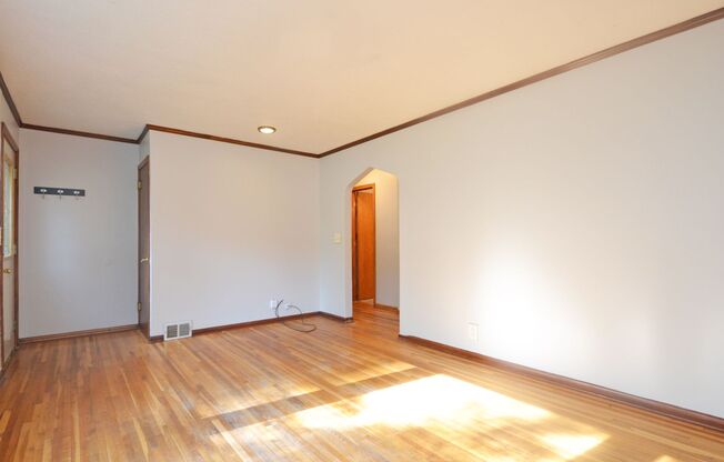 Beautiful 3 Bed 1 Bath Home With Fence and Garage
