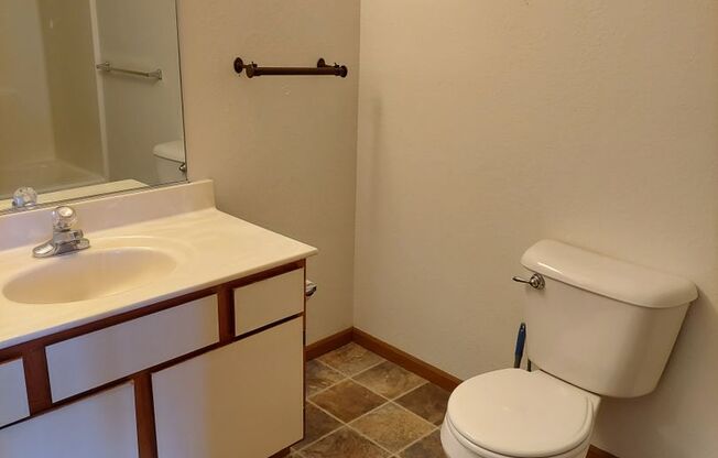 2 beds, 1 bath, $900, Unit Apt. 2