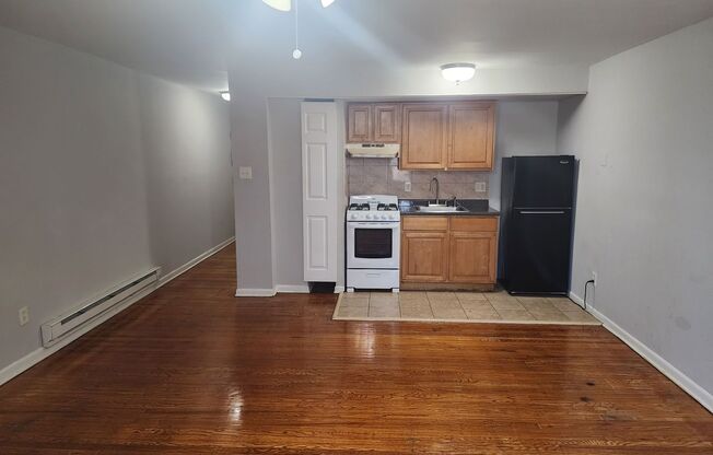 Studio, 1 bath, 450 sqft, $800, Unit H6 (EFF)