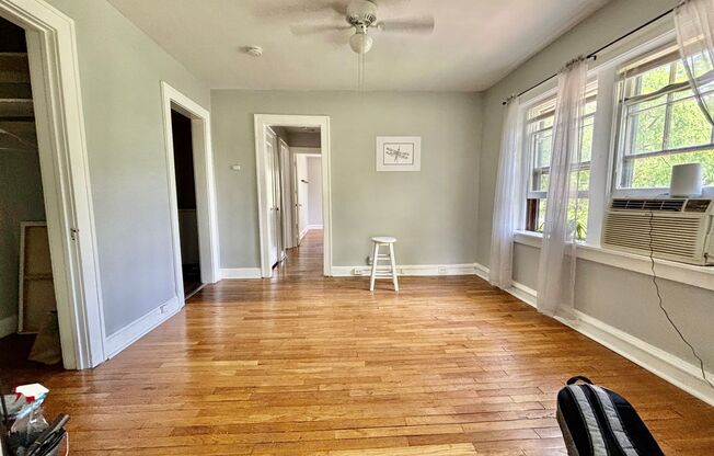 3600-3606 W Roanoke Parkway