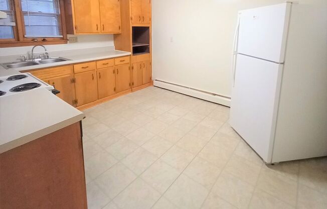 2 beds, 1 bath, 903 sqft, $1,150, Unit B-12