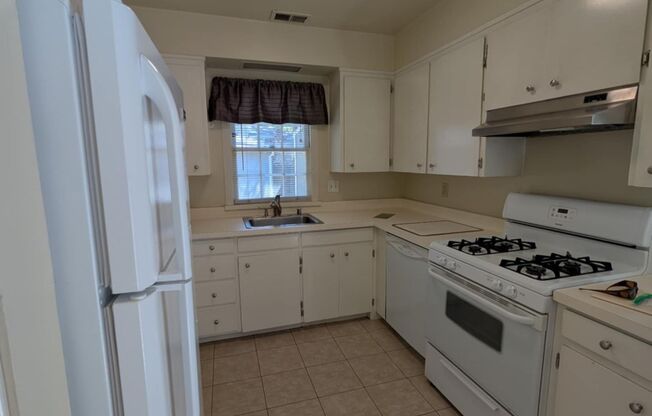 2941 Regina Way -Updated 2BD Duplex in Desirable Land Park