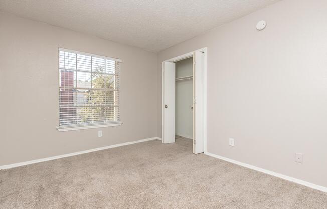 2 beds, 1 bath, 964 sqft, $1,395