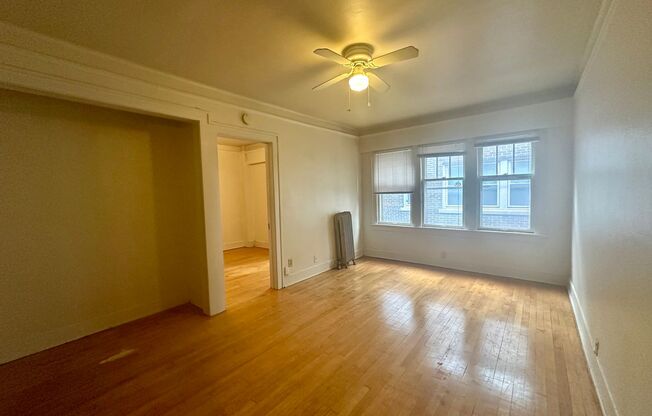 903 E Kilbourn Ave