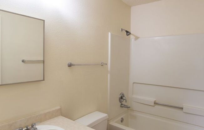 3 beds, 2 baths, $1,650