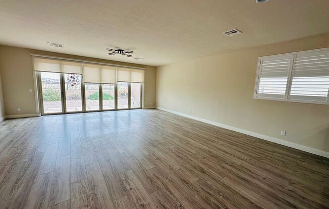 Immaculate Rhodes Ranch Golf Course Community home with a contemporary open floorplan