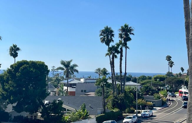2 Bed / 2 Bath Condo with Panoramic Ocean Views of La Jolla Shores!