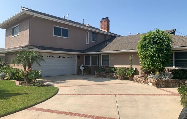 Gorgeous Two Story /Five Bedrooms in Burbank With Fantastic Views!!!