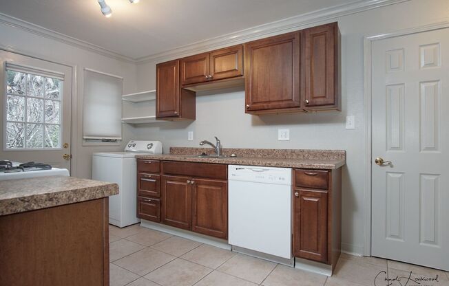 2 Bedroom 1 Bathroom Downstairs Apartment