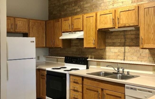 2 beds, 1 bath, 864 sqft, $1,750, Unit 212