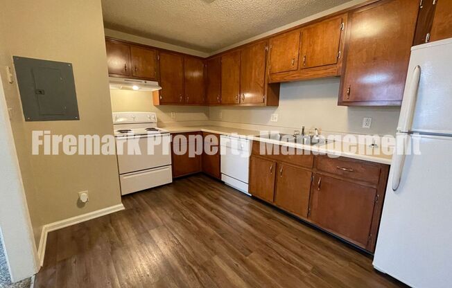 2 beds, 1 bath, 900 sqft, $900