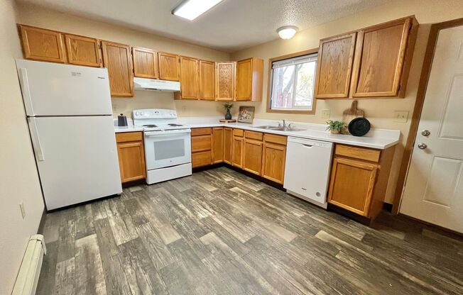 3 beds, 1.5 baths, 1,145 sqft, $1,095, Unit 300-6