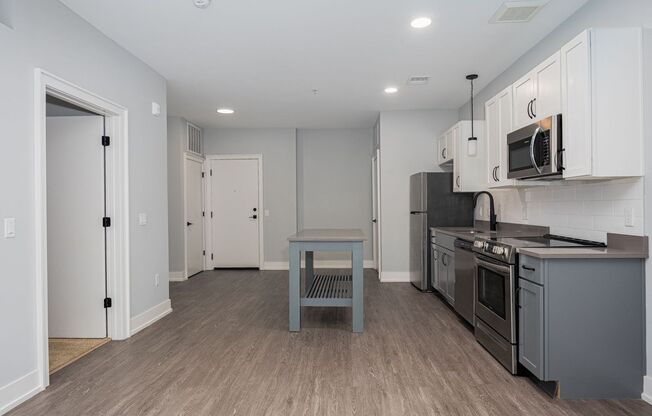 1 bed, 1 bath, $1,195, Unit 423