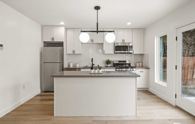 Gorgeous 1 Bedroom Home in Faircrest Heights!