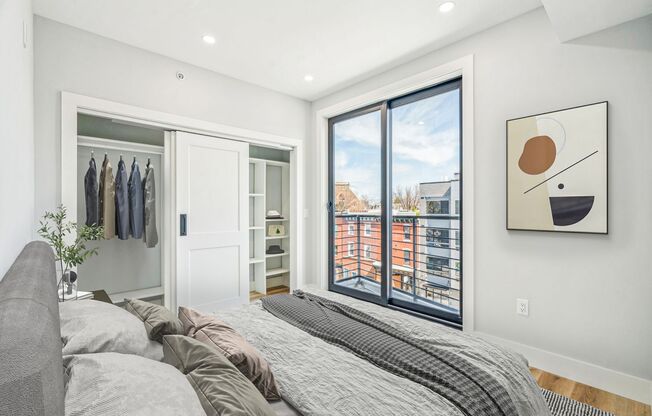 2 beds, 1 bath, $2,650, Unit 211