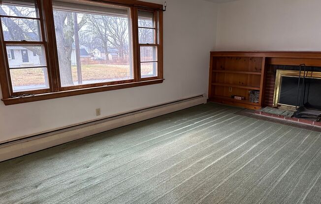 3 beds, 1 bath, $1,900