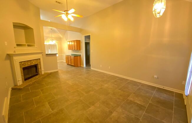 This 3 bed,2 bath in Cordova near Macon and Houston Levee