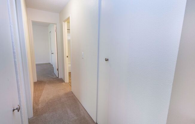 2 beds, 1 bath, 880 sqft, $1,425, Unit 21