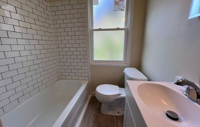 Charming 2-Bedroom Apartment in Castle Shannon - Available October 8th!