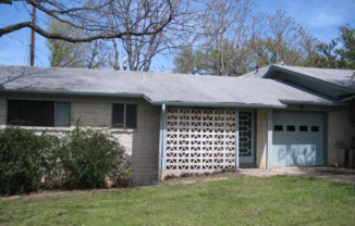 2 Bed/1bath Duplex w/ Garage - 78704