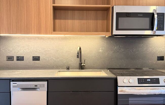 Studio, 1 bath, 362 sqft, $2,095, Unit 703