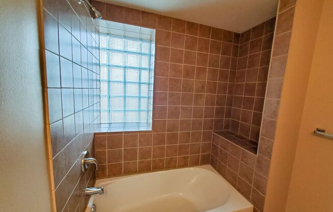 1 bed, 1 bath, 650 sqft, $1,050, Unit 601 - Unit 203 A700